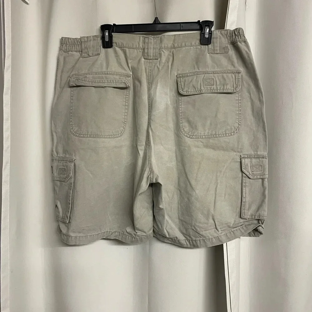 Guide Gear men’s khaki cargo shorts size 42